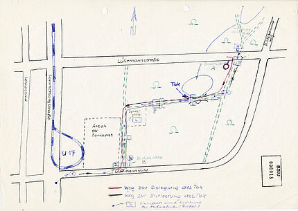 Handschriftliche Planskizze mit den Standort des Toten Briefkastens "Brücke" im Waldgebiet Lührmannwald in Essen und dessen Umgebung im Stadtgebiet.